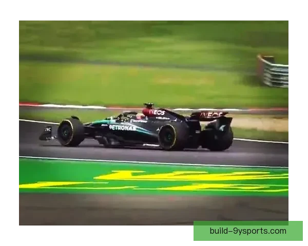 梅赛德斯与红牛激烈角逐F1赛季冠军最新战况揭秘